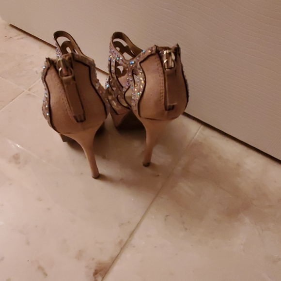 Heels - Picture 4 of 4